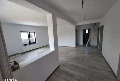 Casă cu 5 camere cu Teren 390 Mp în Hemeiuș - 1