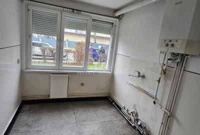 Apartament 3 Camere De Vanzare, Str Victor Babes, Zona Cornisa - 2