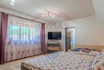 Casă cu 5 camere cu Teren 540 Mp în Ucea - 1