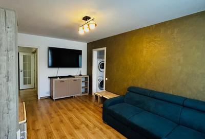 Apartament cu 4 camere semidecomandat, mobilat în Sud