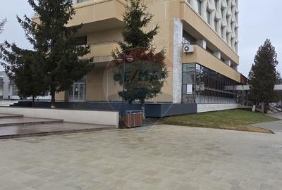 Spațiu comercial, de 295 mp, în Central - 10