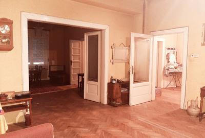 Casa centrala singur in curte - 4