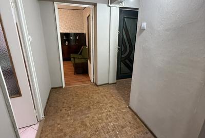 Apartament cu 3 camere decomandat în