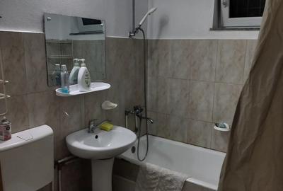 Apartament cu 3 camere decomandat în Traian - 2
