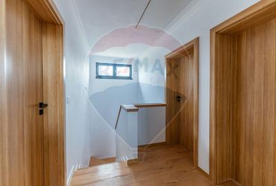 Apartament cu 4 camere decomandat în Pârneava - 15