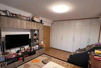 Apartament 2 camere, decomandat - zona Tractorul - 2