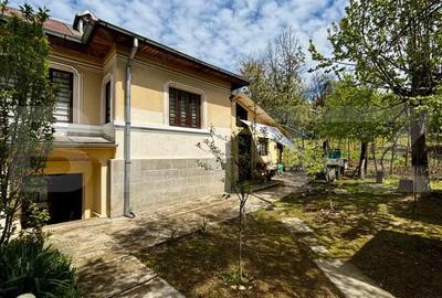 Casă cu 3 camere cu Teren 4200 Mp în Central