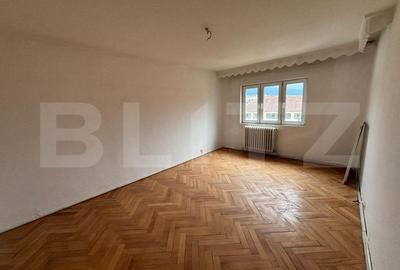 Apartament de vanzare, cu 3 camere, 68,18 mp, zona centrala, Zalau