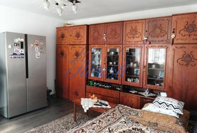 Casa cu 3 camere in zona Intre Lacuri