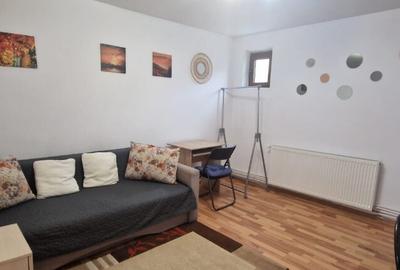 Inchiriez 1 camera la casa cu curte - 1