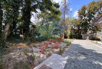 Teren de 706 mp, în Central