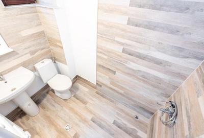 Casă cu 6 camere cu Canalizare în P-ța Romană - 3