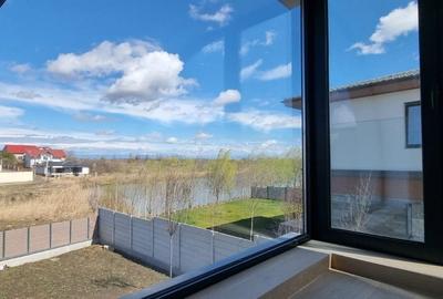 Vila Lux cu vedere la LAGUNA ALBASTRA - 46