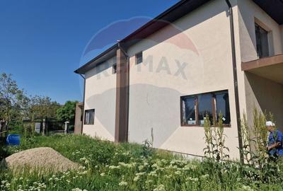 Casă cu 5 camere cu Teren 770 Mp în Săftica - 4