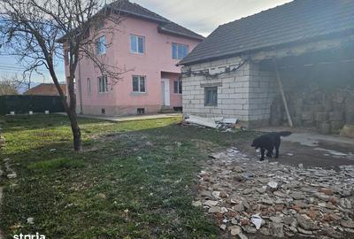 Casă cu 4 camere cu Teren 150 Mp în Central