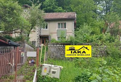Casă cu 3 camere în Valea Roșie - 1