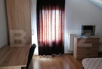 Apartament spatios de vanzare, 5 camere, 93 mp, zona Hotel D - 8