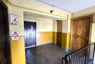 Apartament cu 3 camere decomandat în Micro 16 - 16