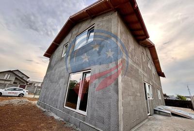 Casă individuală cu 5 camere cu Teren 250 Mp în Malu Mare - 1