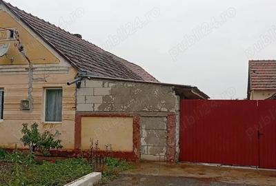 Casă cu Teren 1439 Mp în Alioș - 1