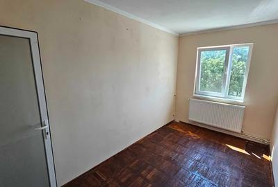 Apartament cu 3 camere semidecomandat în Inel II - 3