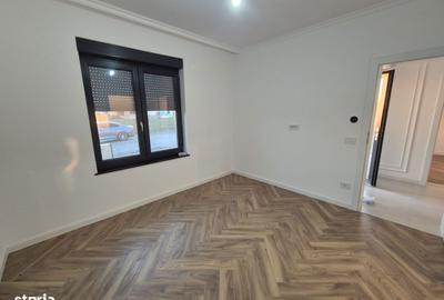 Casă cu 4 camere cu Teren 455 Mp în Central - 2
