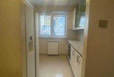 Apartament cu 3 camere semidecomandat, mobilat în Capitale - 2