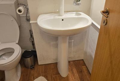 Inchiriez apartament 3 camere decomandat in Deva, I. Creanga, etaj 1 - 21