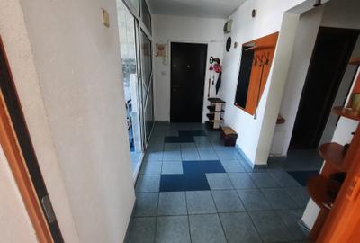 Apartament cu 3 camere decomandat în 13 Septembrie - 9