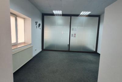 Spatiu comercial stradal 39,22 mp + 21 mp subsol + curte 18 mp - sos. Viilor - 5