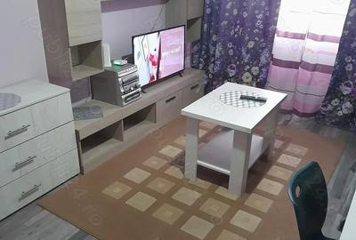 Apartament cu 4 camere semidecomandat în Central