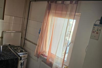 Garsonieră decomandată în Rovine