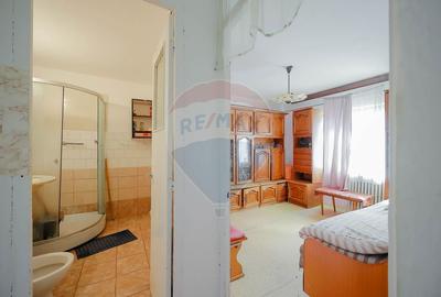 De vanzare apartament cu 2 camere in zona Rogerius, str Milcovului - 8