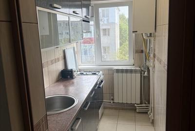 Apartament cu 2 camere semidecomandat în Km 4 - 5