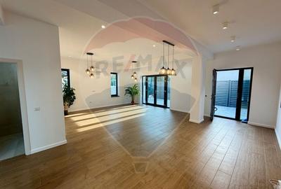 Casă cu 4 camere cu Canalizare în Nord