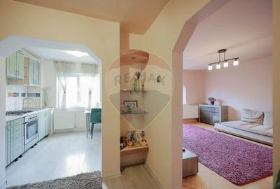 Apartament tip Q cu 4 camere de vanzare in zona Rogerius - 1