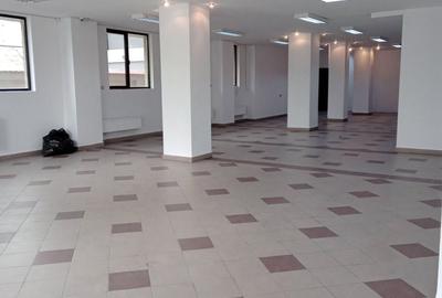 Spațiu comercial, de 310 mp, în Central - 4