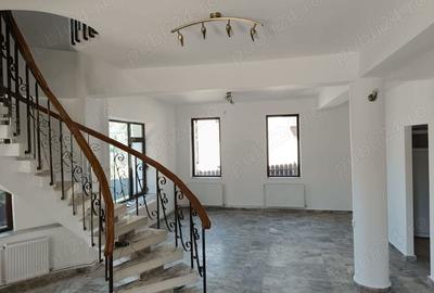 Casă cu 4 camere în Bucium