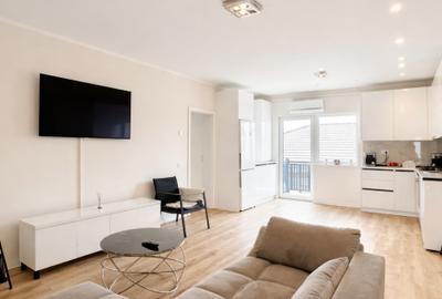 Apartament cu 3 camere semidecomandat, mobilat în Giroc - 1