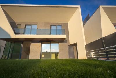 Casă individuală cu 5 camere cu Piscina în Central - 1