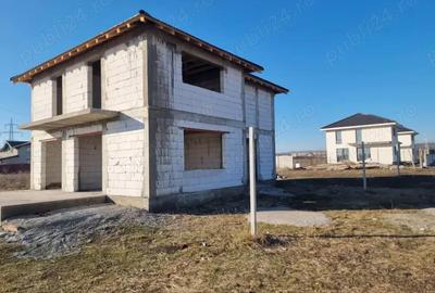 Casă cu 4 camere cu Teren 4 Mp în Mărăcineanu - 2