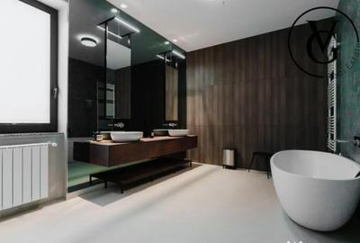 Casă cu 7 camere cu Piscina în Izvorani - 2