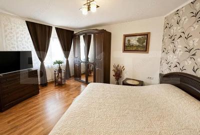 Apartament cu 5 camere decomandat în Cetate - 1