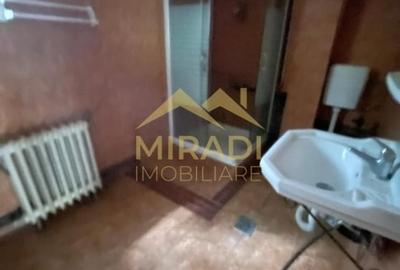 Casă cu 7 camere cu Canalizare în Central - 14