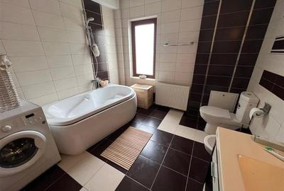 Proprietate deosebita de vanzare in centrul Bacaului- eleganta, istorie si inves - 26