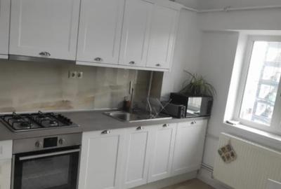 Apartament cu 3 camere decomandat în George Enescu