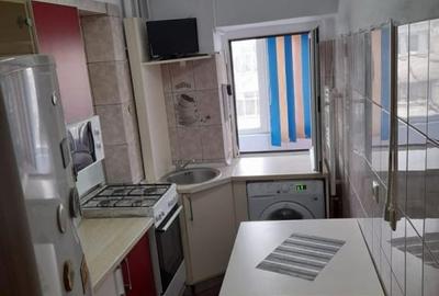 320 euro! Ap 1 camera Nicolina , prima statie la bulevard, et 3/8 - 3