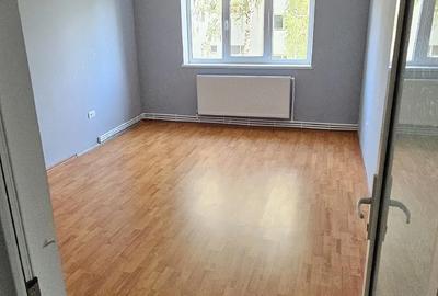 Apartament cu 3 camere decomandat în Simeria - 1