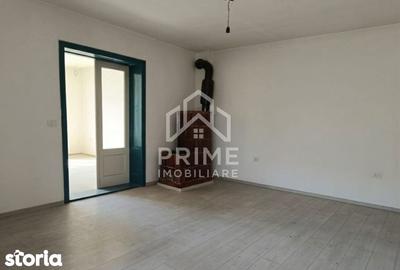 Casă cu 6 camere cu Teren 1100 Mp în Teiu - 10