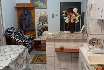 Apartament cu 2 camere decomandat, mobilat în Vitan